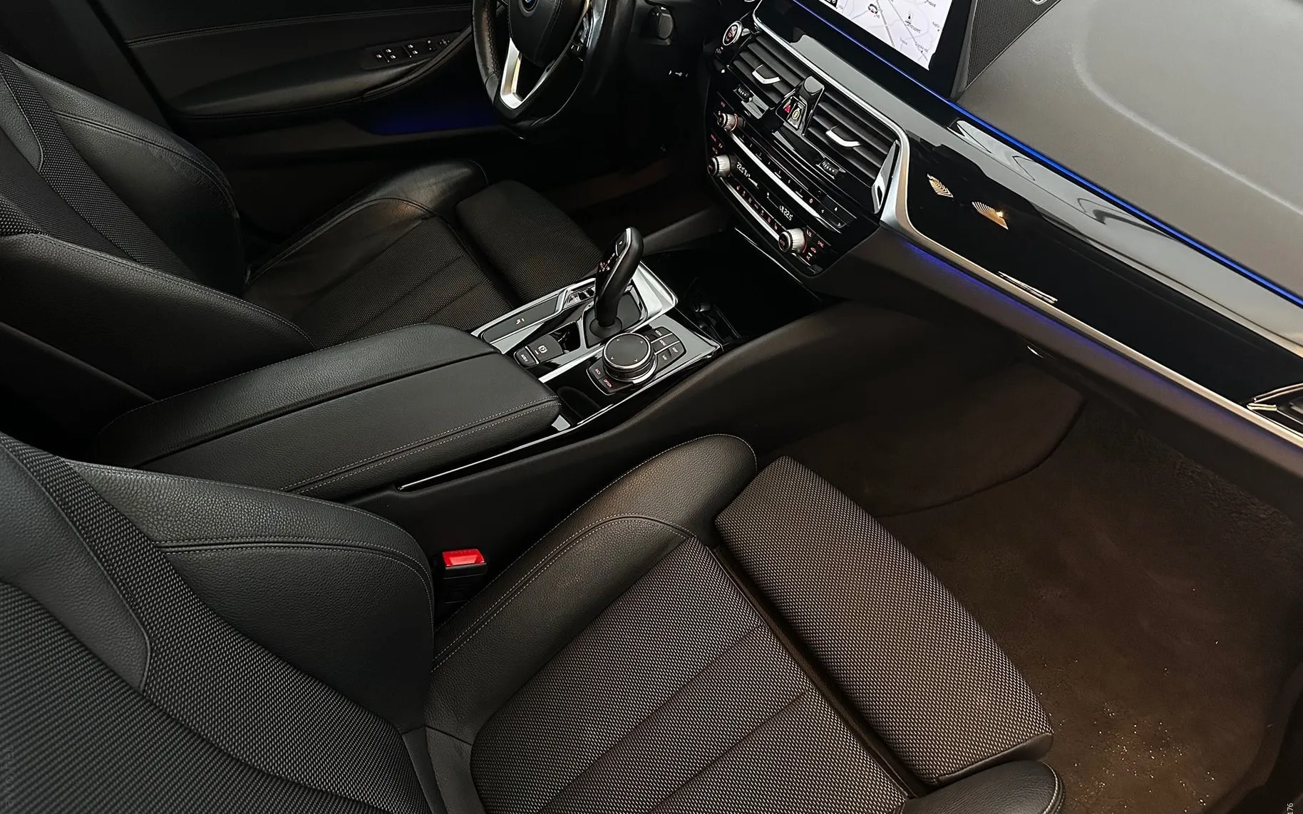 Notranja slika - BMW serija 5: - 520D-M5 LOOK-VIRTUAL-SPORT-AMBIENT-NAVI-HEAD UP... - 9