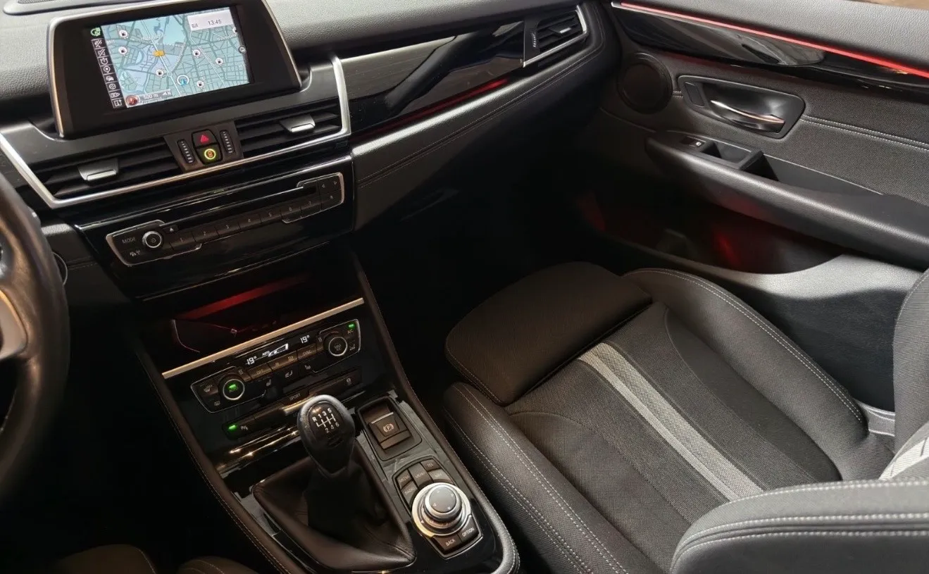 Notranja slika - BMW Serija 2 - Bmw 218d Active Tourer M paket - 8