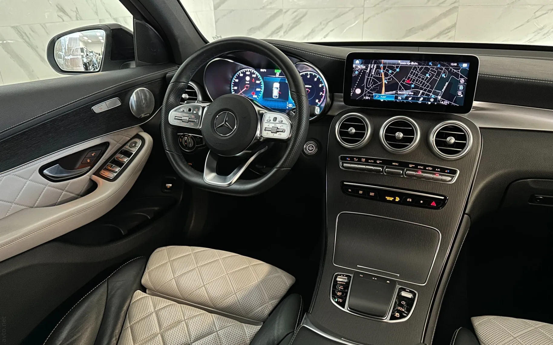 Notranja slika - Mercedes-Benz GLC coupe - 200 4MATIC|AMG|Virtual|Designo|Kamera|Burmester| - 10