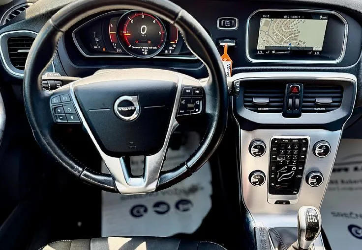 Zunanja slika - Volvo V40 - D2 Business | LED | Navi. | Tempo. | Park senzor | - 9