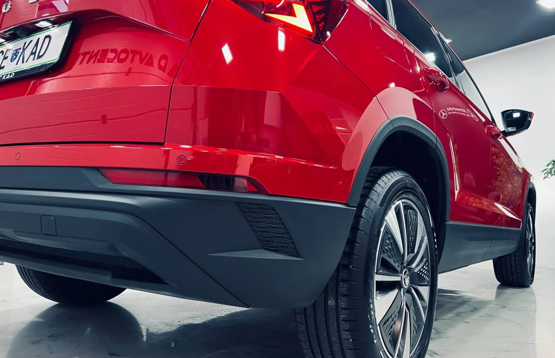 Zunanja slika - Škoda Karoq - TOUR-1.0 TSI 81kW-LED-ALU-KLJUKA-GRETJE VOLANA... - 15
