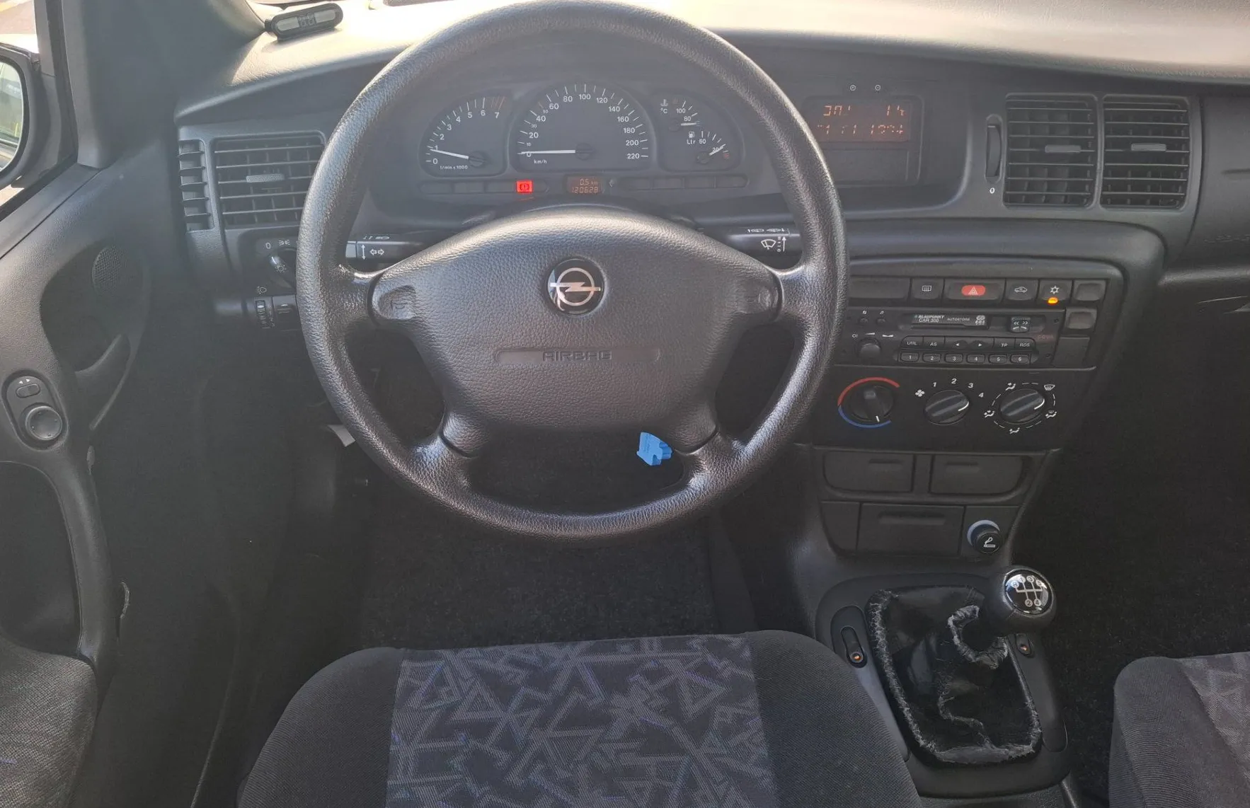 Zunanja slika - Opel Vectra - 1.6i 16V - SLOVENSKO POREKLO + ODLIČNO OHRANJEN - 10