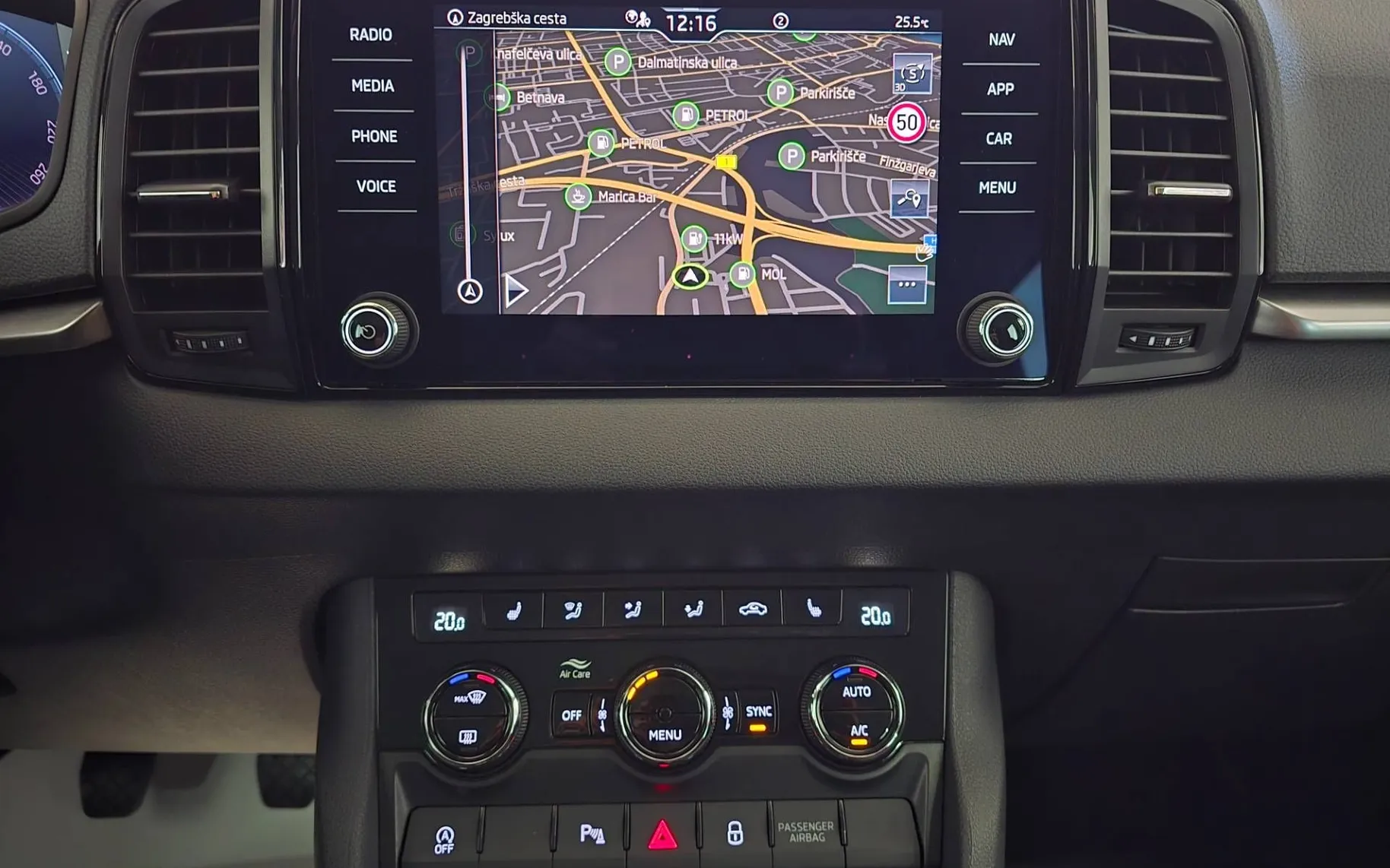 Notranja slika - Škoda Karoq - 2.0 TDI Selection - LED.virtual.kamera.asistence - 12