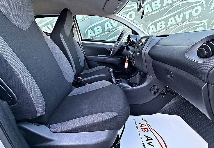 Zunanja slika - Toyota Aygo - 1.0 VVT-i x KLIMA+BT TEL+SERVO+BREZ POLOGA+UGODNO - 10