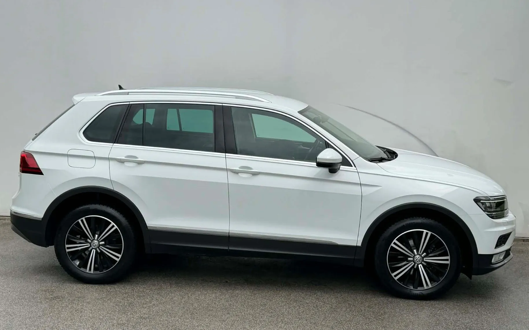 Zunanja slika - VW Tiguan - 2.0 TDI-4X4-DSG-H LINE-VIRTUAL-LIZING ZA TUJCE- - 4