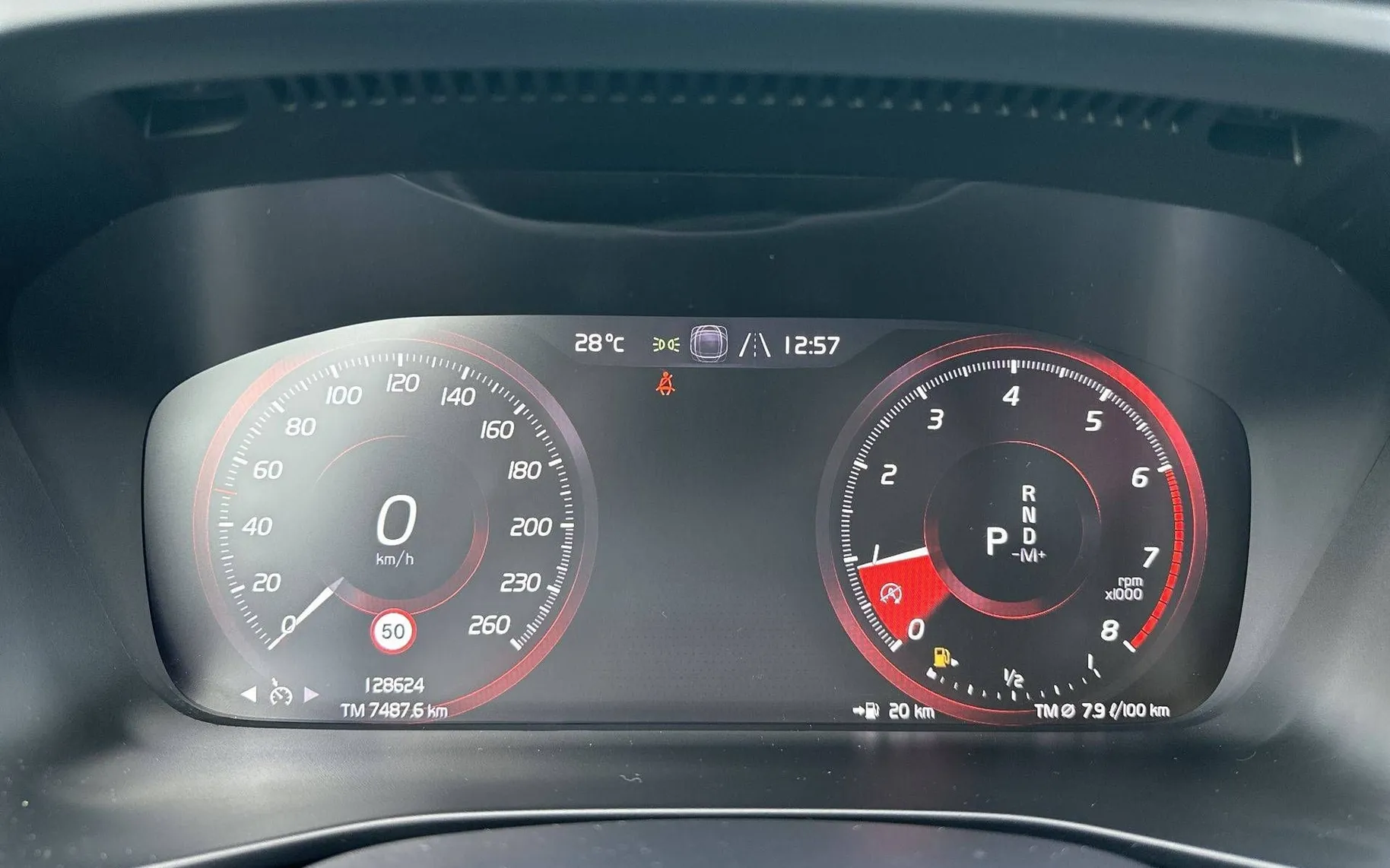 Notranja slika - Volvo XC40 - T3 Momentum Avt - 15