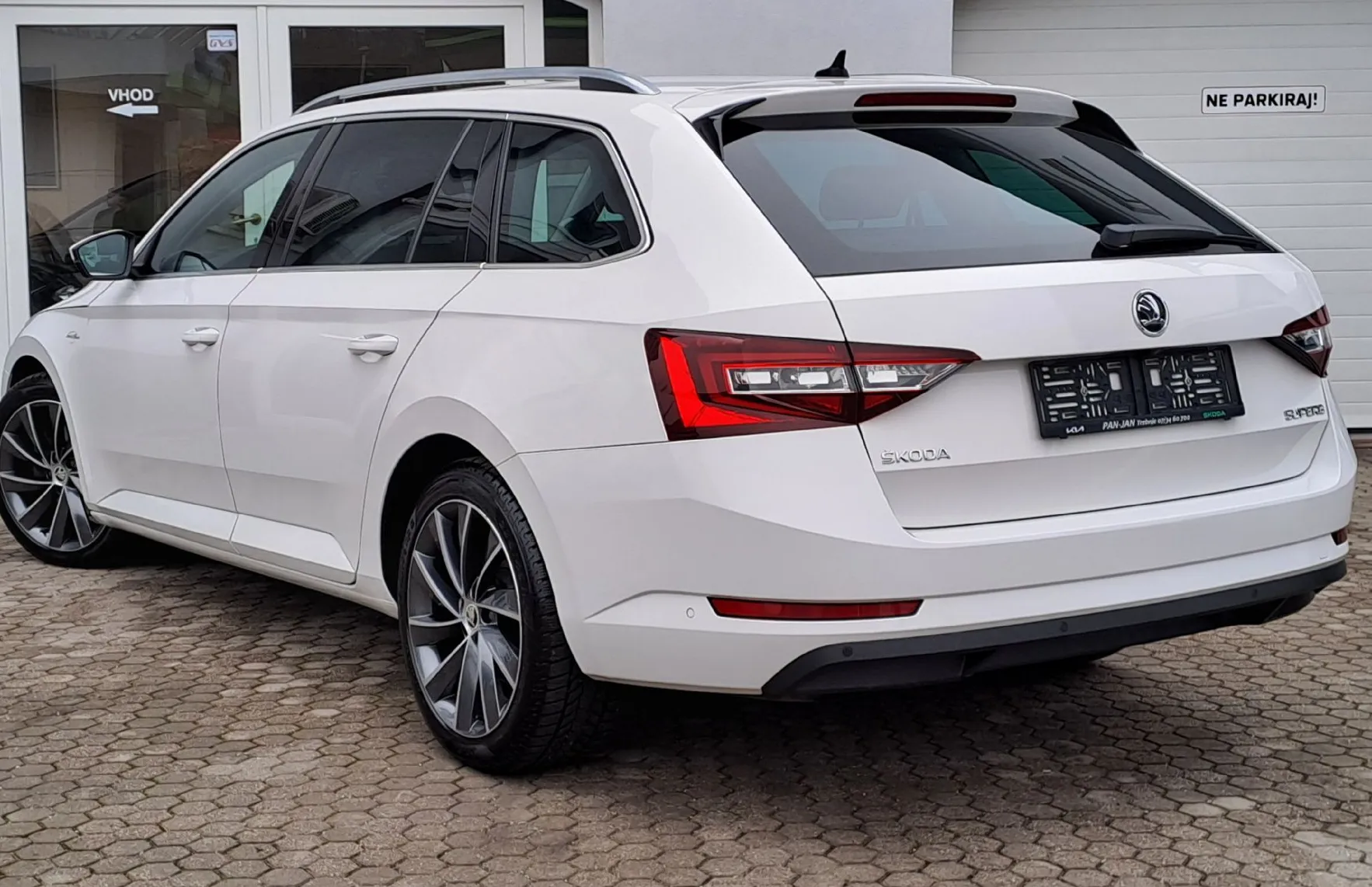 Zunanja slika - Škoda Superb - 2.0 TDI L K Combi 110 kW - 4