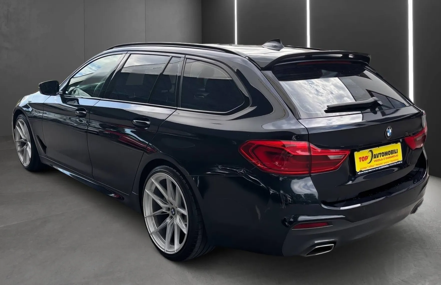 Zunanja slika - BMW Serija 5 - Touring: 520d M-PAKET FUL LED NAVI TEMP PANO PDC KLJUKA - 5