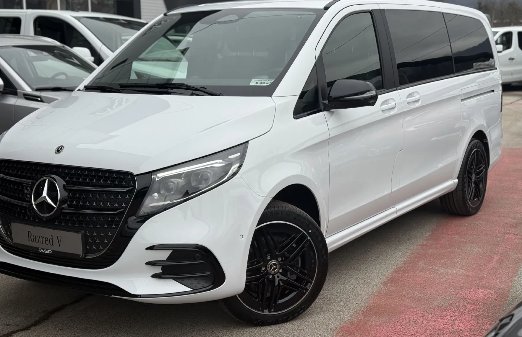 Zunanja slika - Mercedes-Benz V-Razred - V 300 d 4MATIC Avantgarde dolgi - 1