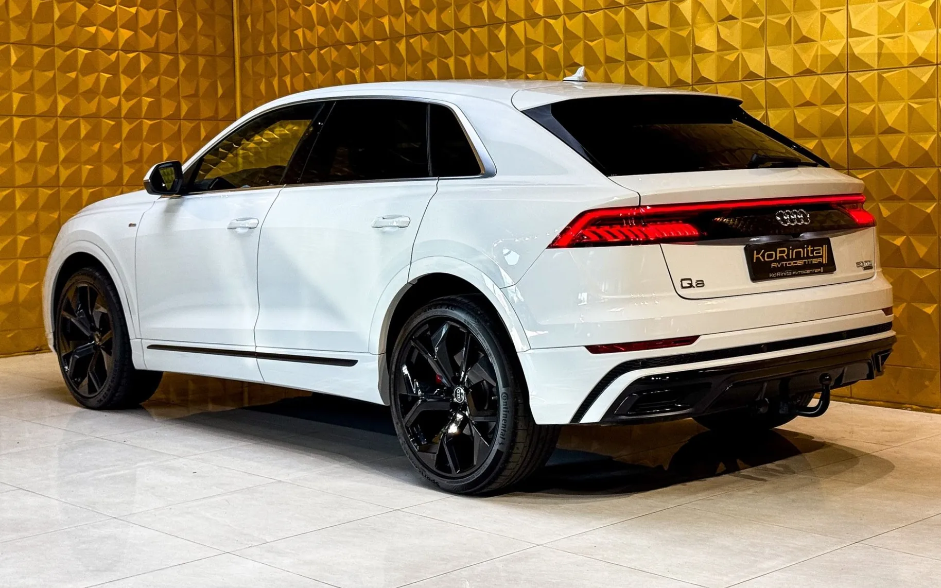 Notranja slika - Audi Q8 - quattro 50 TDI S-Line Aut. ZRAČNO-LED-DIGITAL - 7