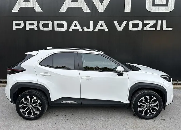 Zunanja slika - Toyota Yaris Cross - 1.5 VVT-i hibrid Sport-NAVI-KAMERA-LED-FULL ASSIS - 3