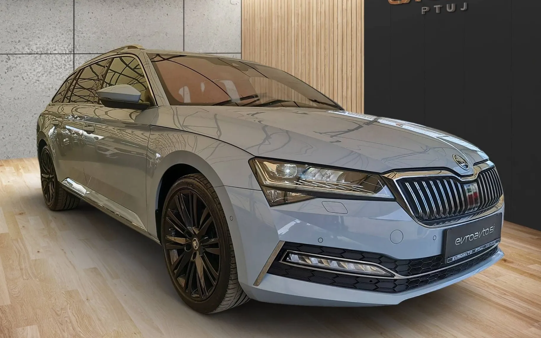 Zunanja slika - Škoda Superb - Combi 2.0 TDI L K Laurin Klement•Tovarniš. jamstvo - 3