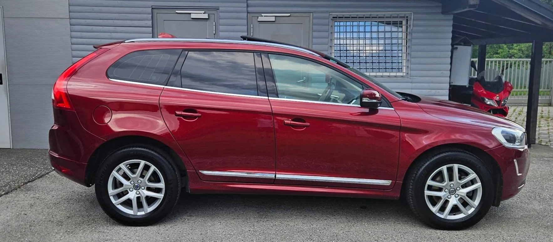 Zunanja slika - Volvo XC60 - FWD D4 Summum  Geartronic+Pano+18 Col+Kamera - 4