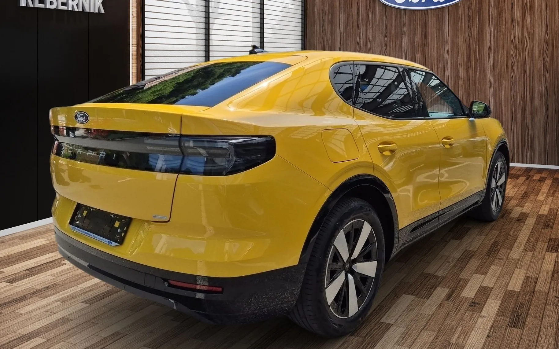 Zunanja slika - Ford Capri - 79 kWh 250 kW  340 KM  samodejni AWD - 4