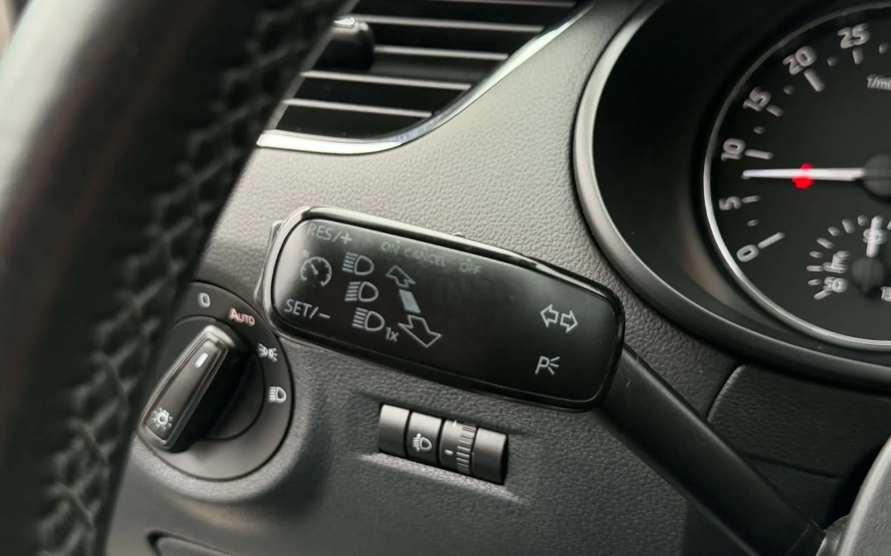 Notranja slika - Škoda Octavia - 1.6 TDI-NAVIGACIJA-LIZING ZA TUJCE-TEMPOMAT - 12