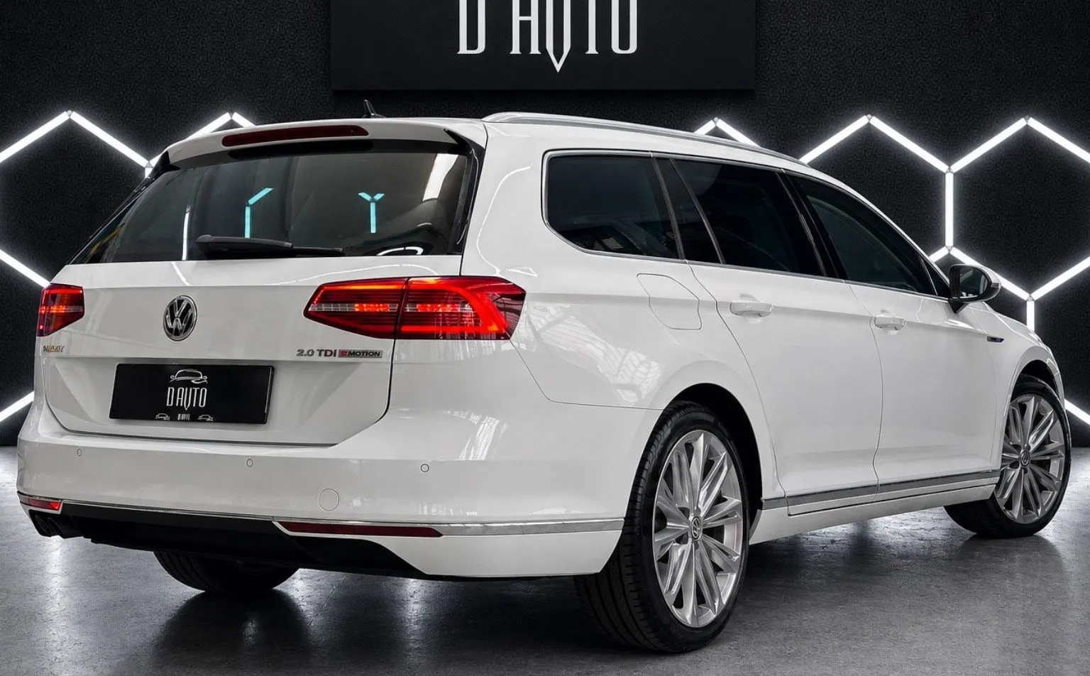 Notranja slika - Volkswagen Passat Variant - 4motion 2.0 TDI DSG 140kW-WEBASTO-KAMERA-ACC-KLJUK - 8