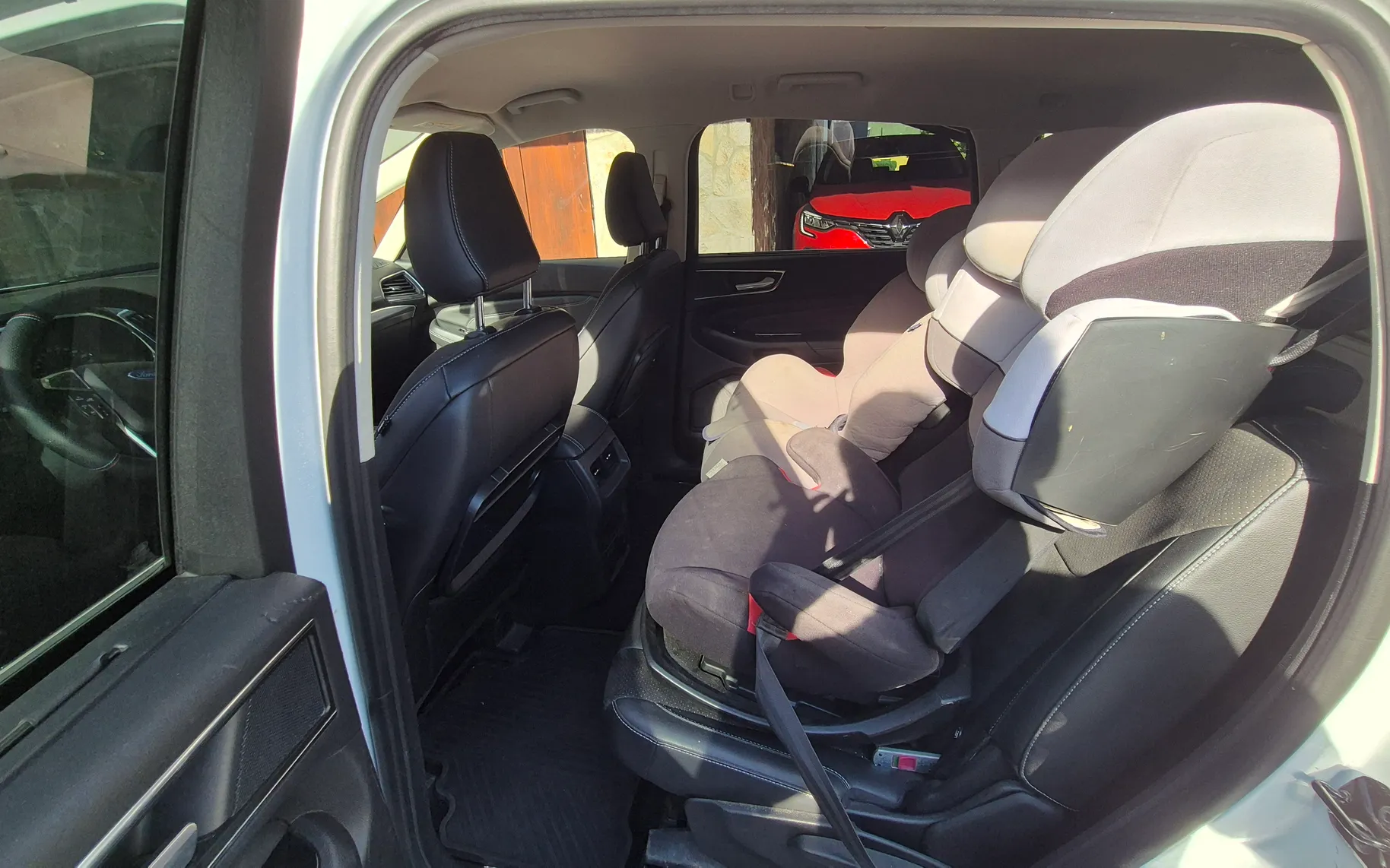 Notranja slika - Ford S-MAX - 4x4 2,0 TDCi Titanium Powershift - 9