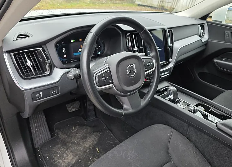 Zunanja slika - Volvo XC60 - B4D AWD AUT Momentum Pro FULLED•ACC•BLIS•KAMER•18C - 5