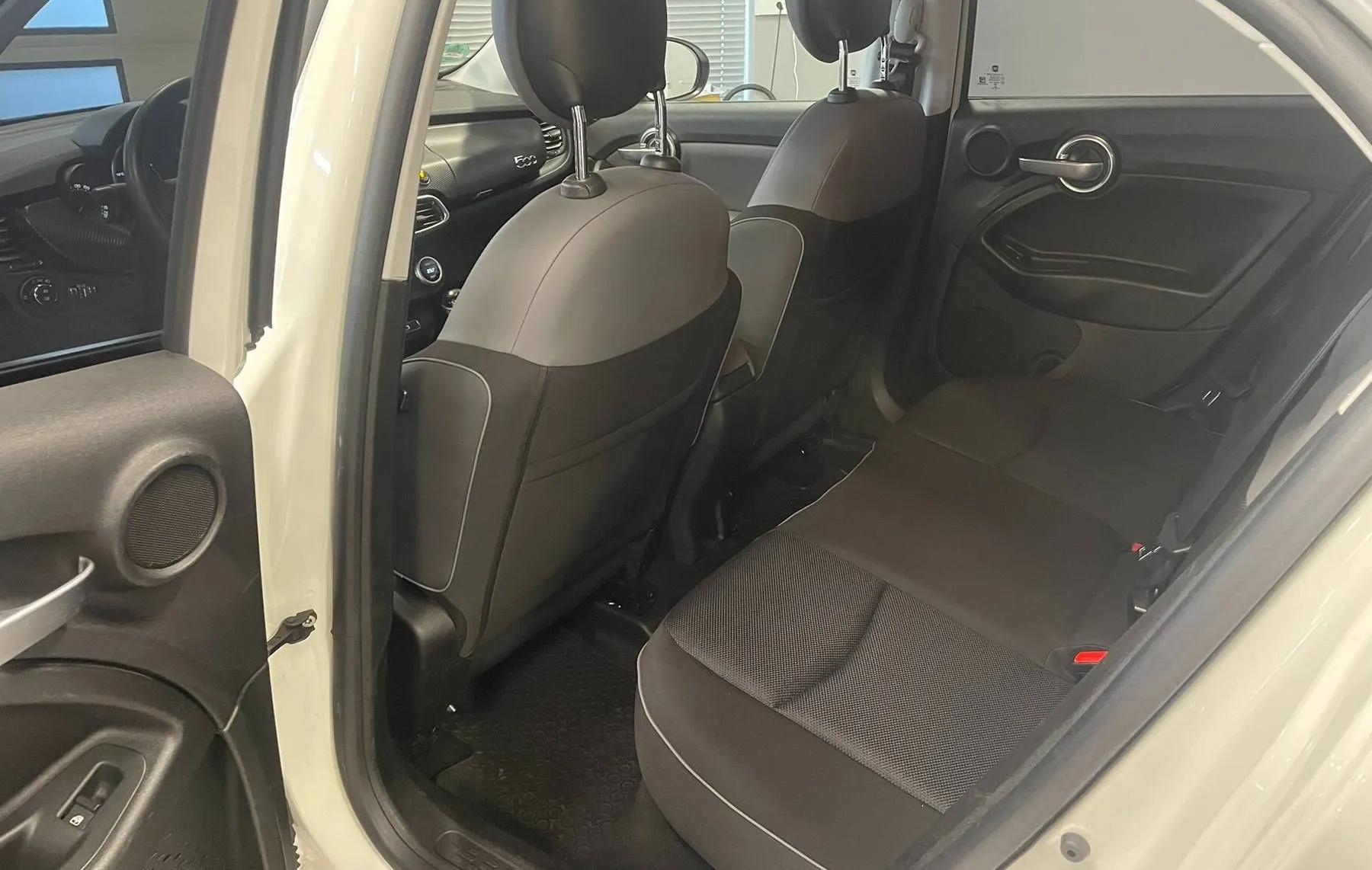 Notranja slika - Fiat 500X - 1.4 TB Multiair- City Cross NAVI-PDC-ALU-TEMP... - 9