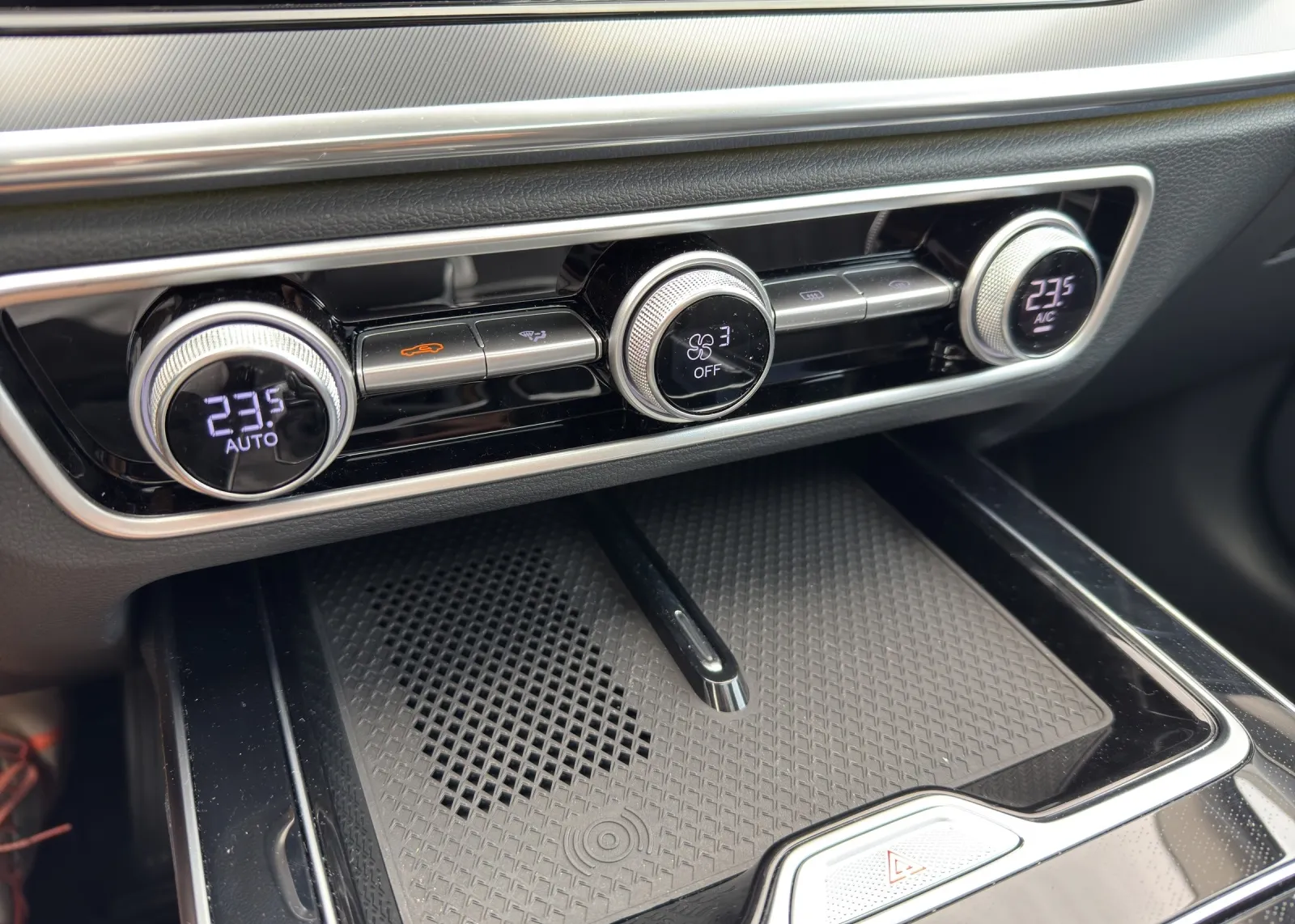 Zunanja slika - Hongqi HS5 - 2.0T AWD + PANORAMA +KEYLESS+ BLIS + 360 + GRETJE - 12