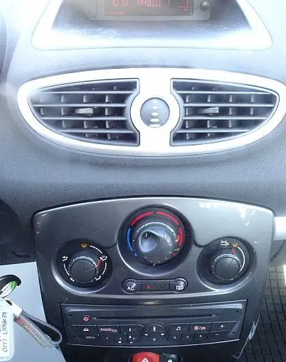 Zunanja slika - Renault Clio - 1.2 16V 1. LASTNIK SLO POREKLO FINANCIRANJE - 9