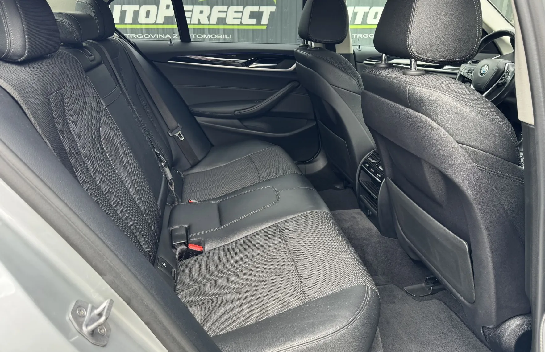 Zunanja slika - BMW Serija 5 - : 520d Aut. Sport Line |Kam||Gr.Sed.|Navi|Ambi... - 18
