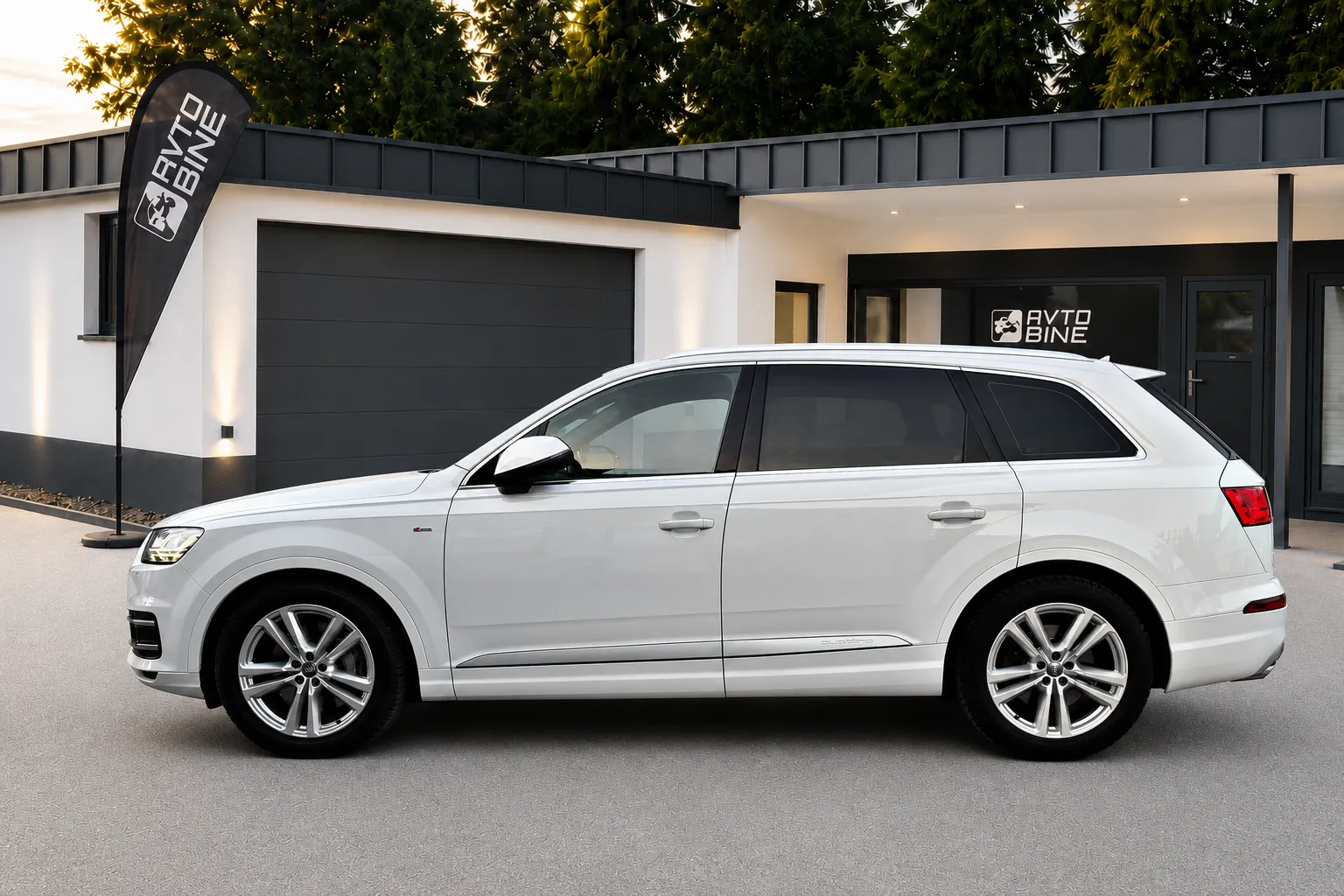 Notranja slika - Audi Q7 - 3.0TDI•QUATTRO•S LINE•ZRAČNO•7SEDEŽEV•21COL - 8