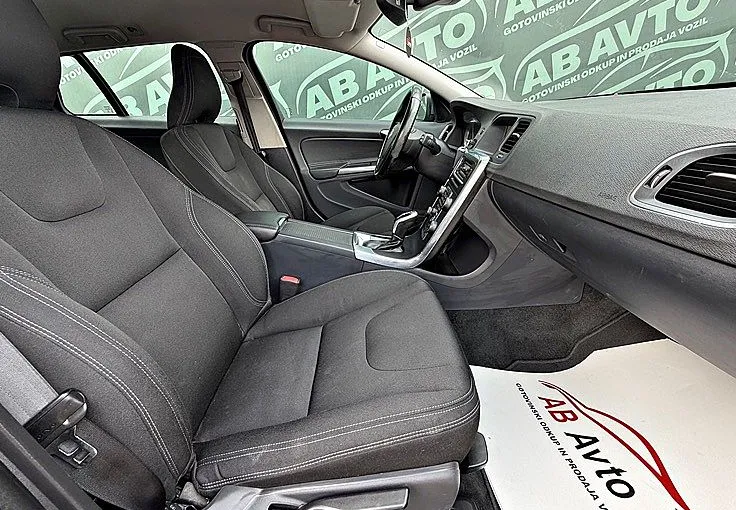 Zunanja slika - Volvo V60 - D3 Momentum Geartronic+110KW+BIXENON+NAVI+UGODNO - 10