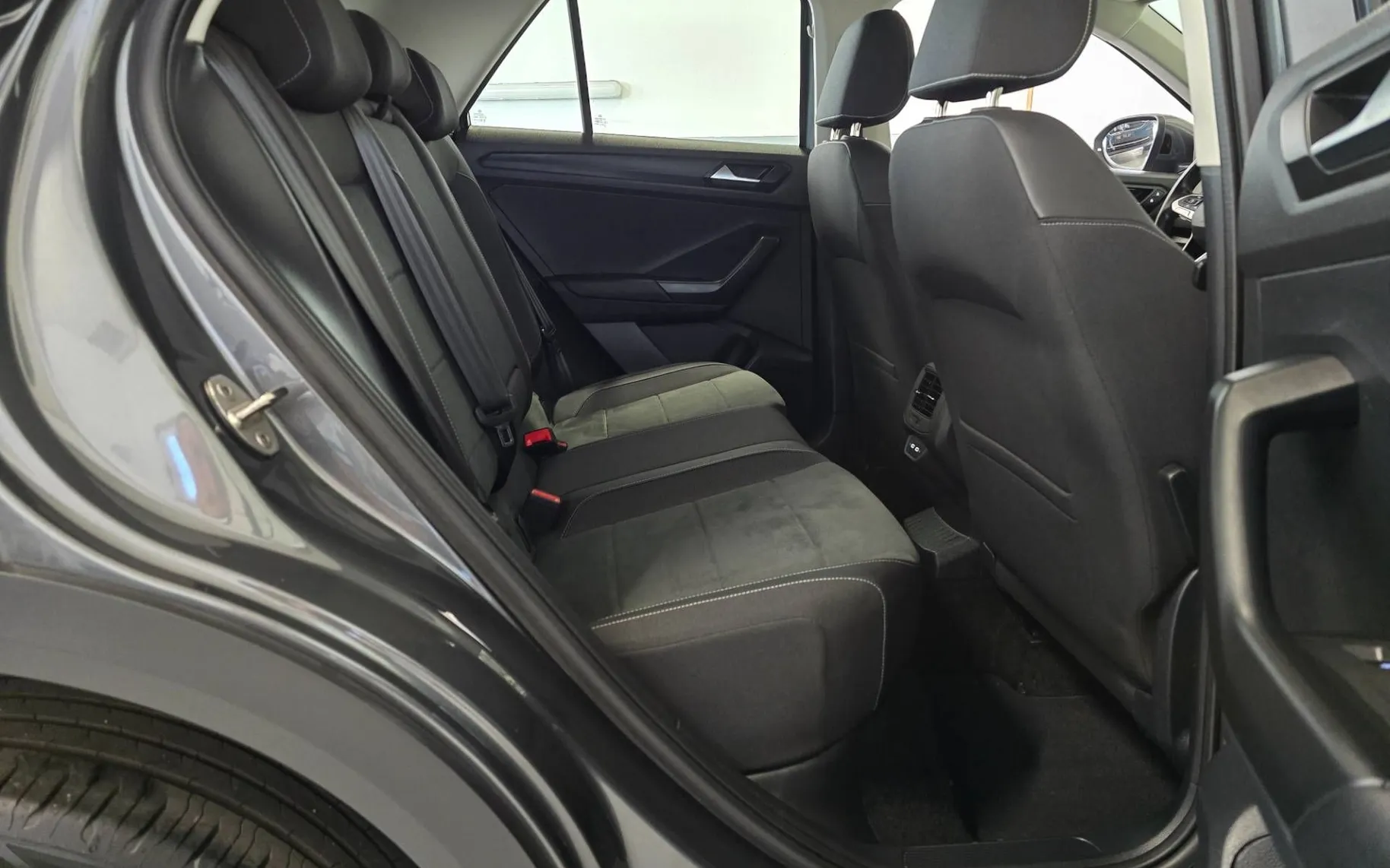 Notranja slika - Volkswagen T-Roc - 2.0 TDI BMT Style DSG - IQ Light.alcantara.kamera - 13