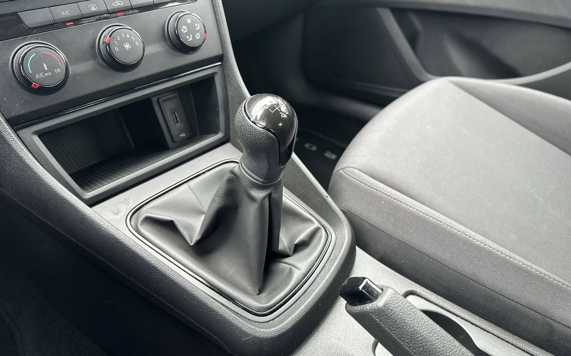 Notranja slika - Seat Leon - 1.0 TSI REFERENCE - 20