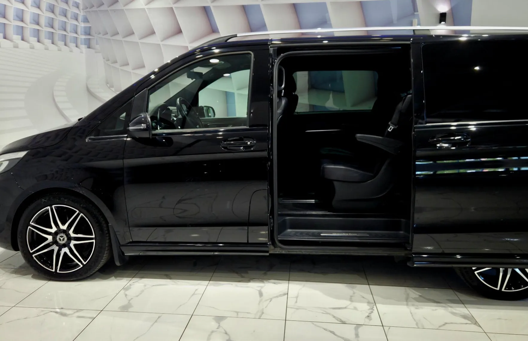 Zunanja slika - Mercedes-Benz V-Razred - V 300 d Avt-KAM360-BURMESTER-2X DRSNA-LED - 10