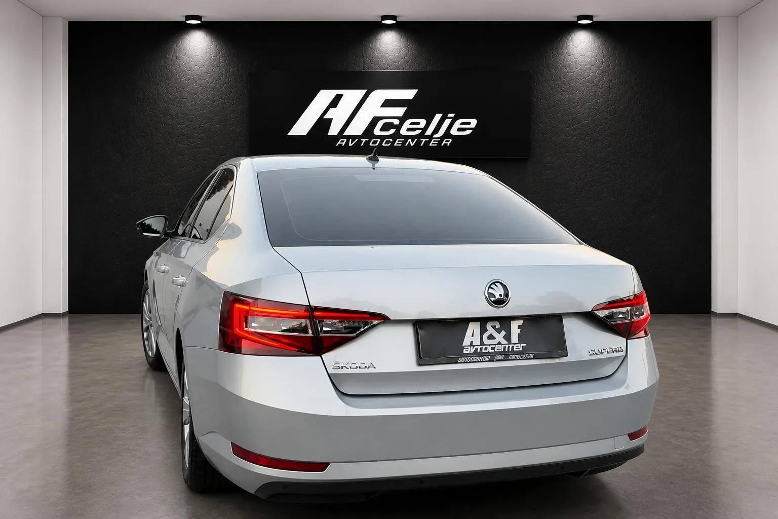 Notranja slika - Škoda Superb - 2.0 TDI-112.000km-1.LASTNIK-LIZING ZA TUJCE-ACC - 7