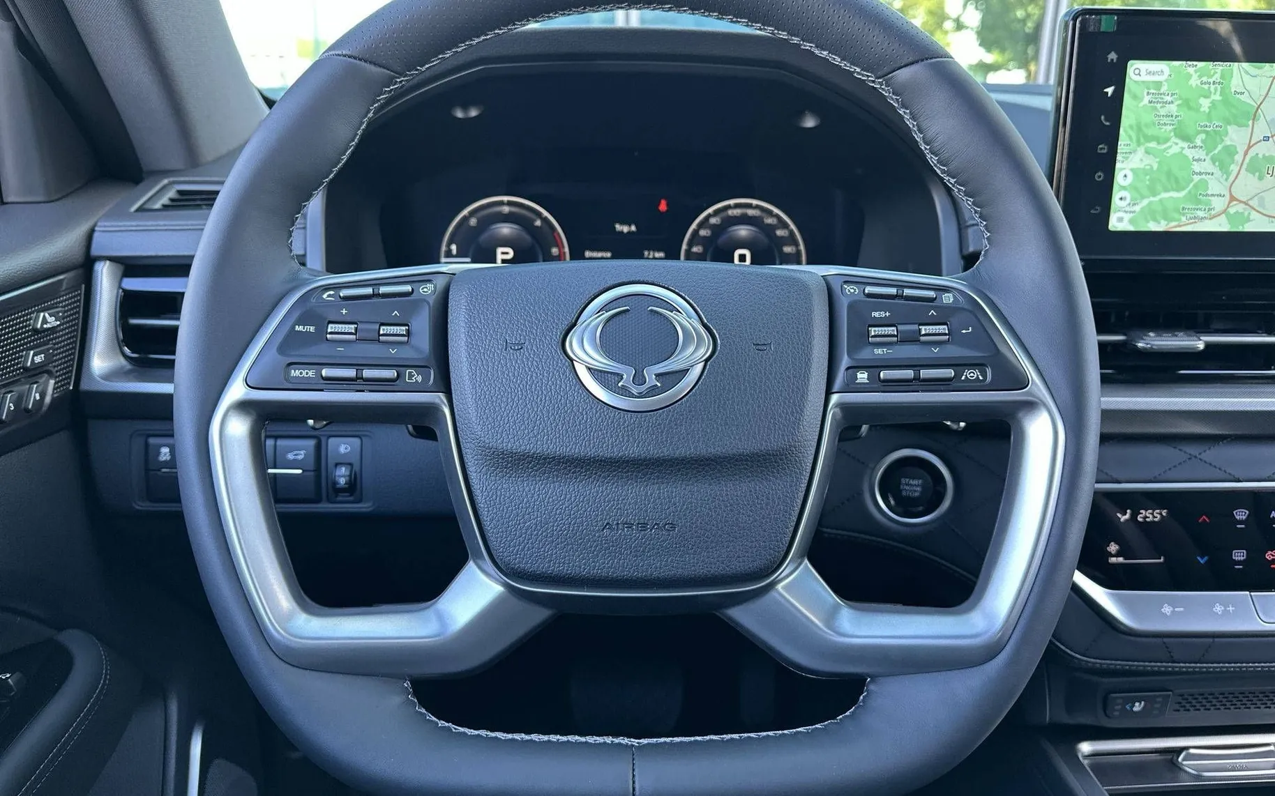 Notranja slika - KG Mobility Rexton - 2.2 XDI LIMITED EXCL.PANO. 20 .4x4 A T - 15