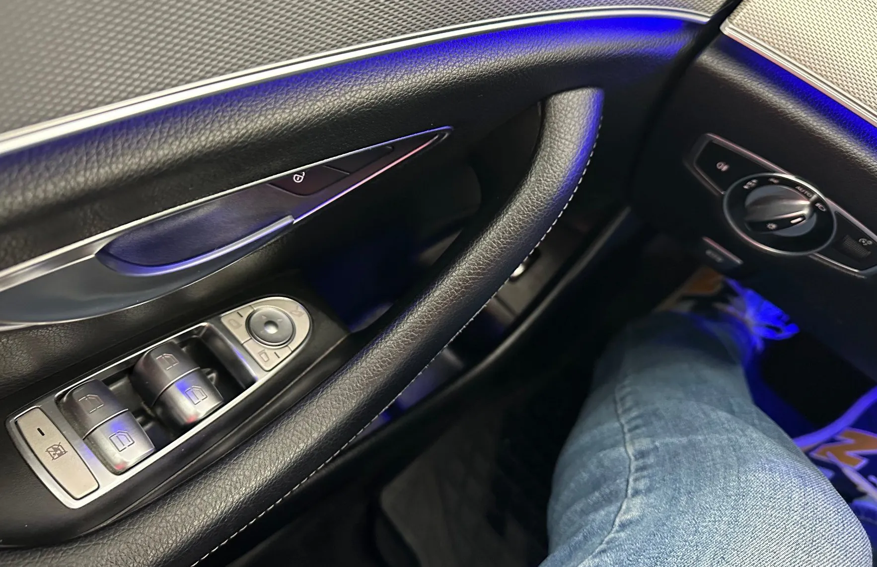 Zunanja slika - Mercedes-Benz E-Razred - E 220 d Avantgarde Avt.KAMERA.NAVI.USNJE.LED - 4