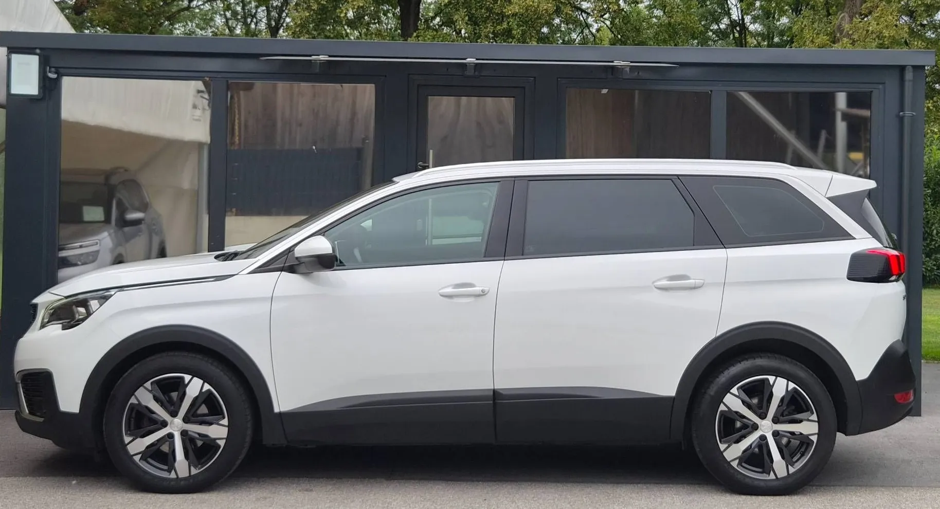 Notranja slika - Peugeot 5008 - 1.6HDI-AVT.-VIRTUAL-NAVI-LED-PDC-SLO-GRIP CONTROL - 9