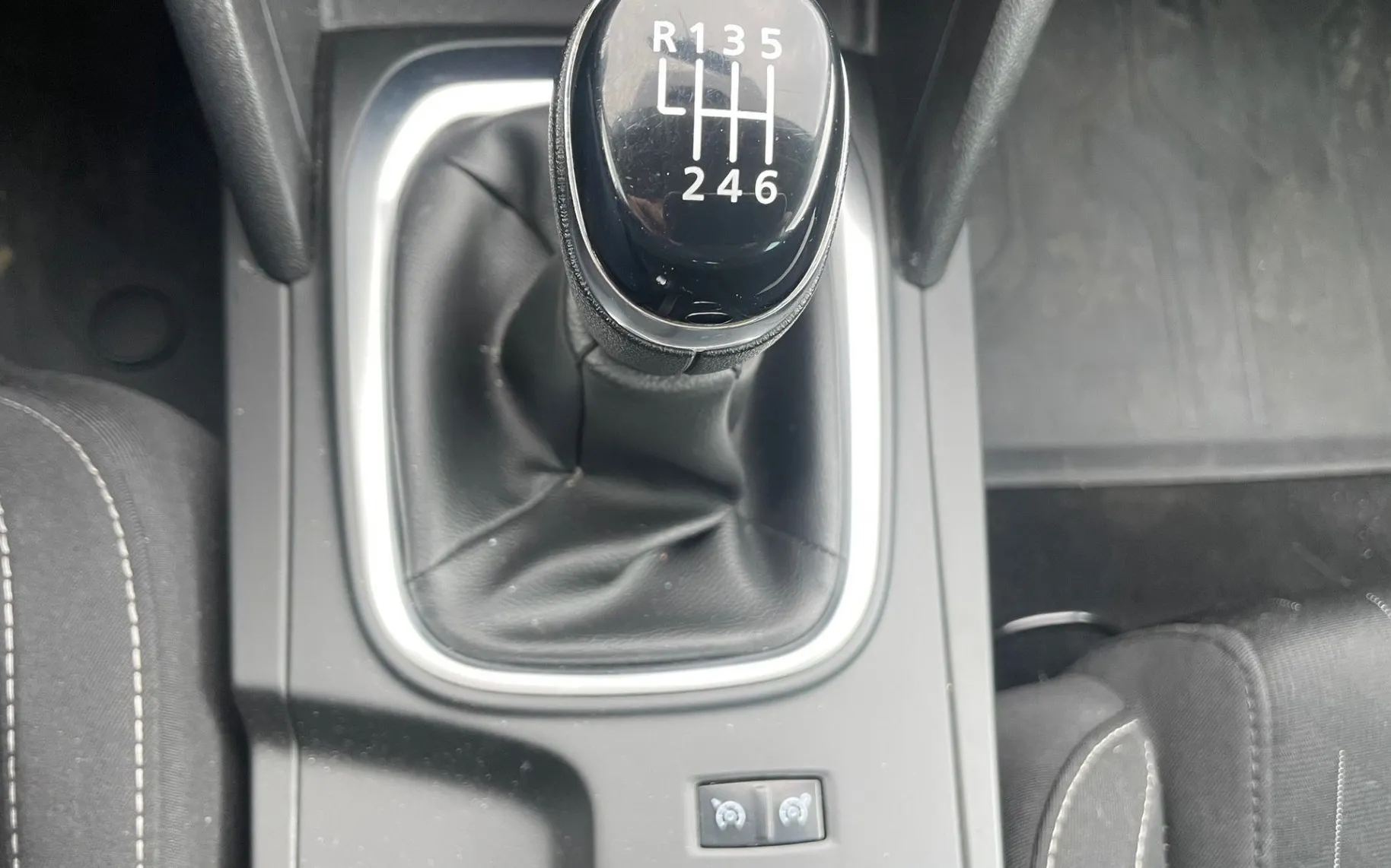 Zunanja slika - Renault Mégane - Megane 1.3 16 V PDC ZADAJ. - 19