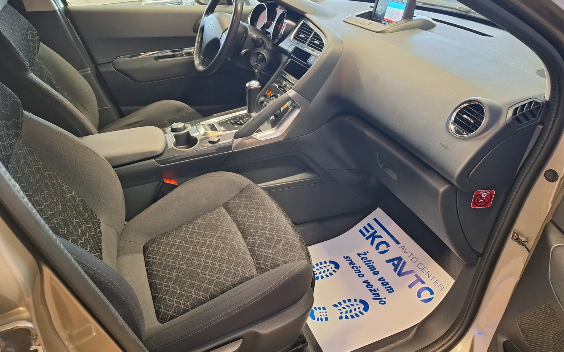 Notranja slika - Peugeot 3008 - ACTIVE 1.6 BlueHDi 120 avtomatik KREDIT BREZ POL - 7