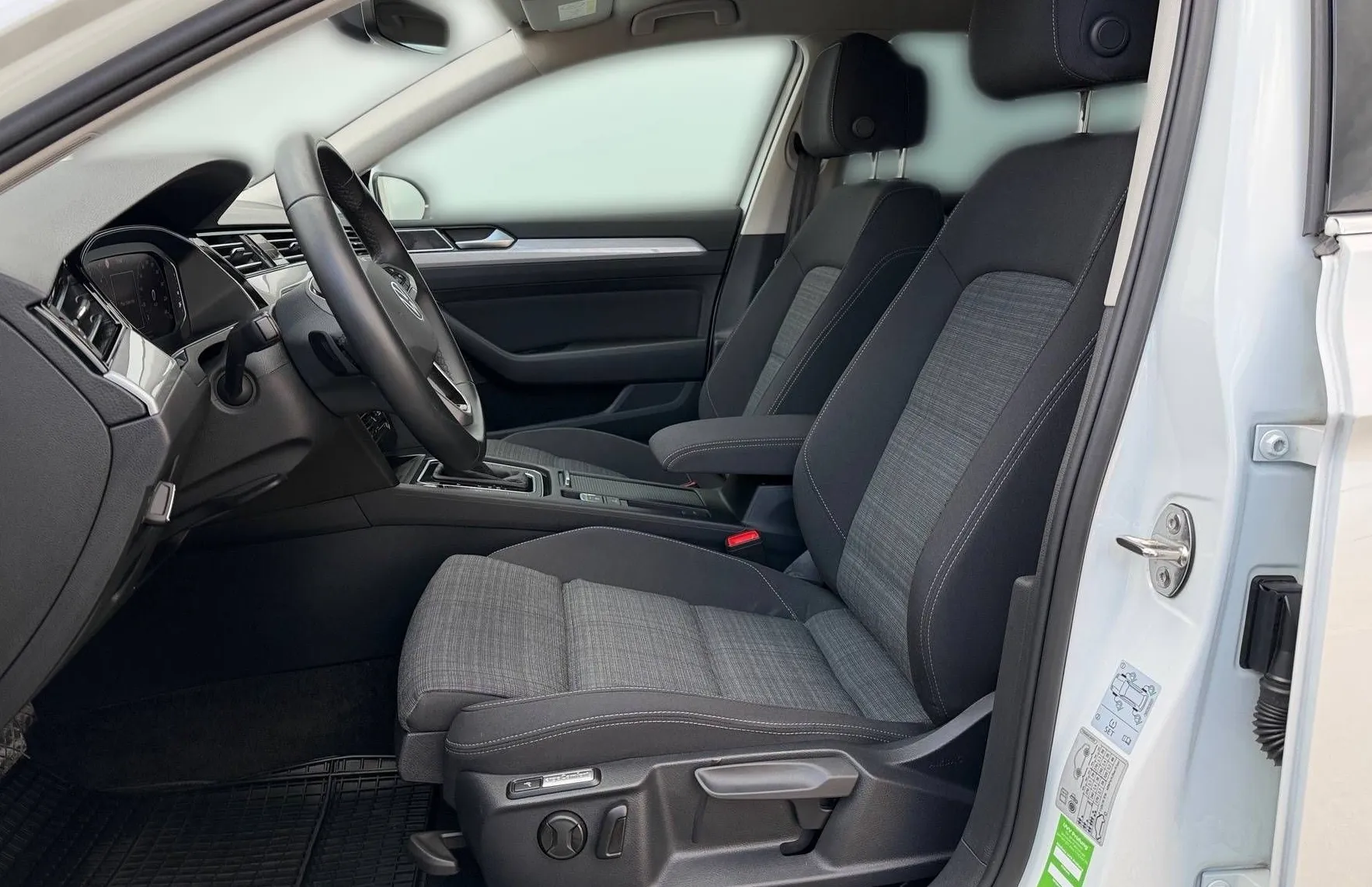 Zunanja slika - VW Passat - Variant 2.0 TDI BMT SCR avt.147kW-Matrix-Mrtvi kot ACC - 7