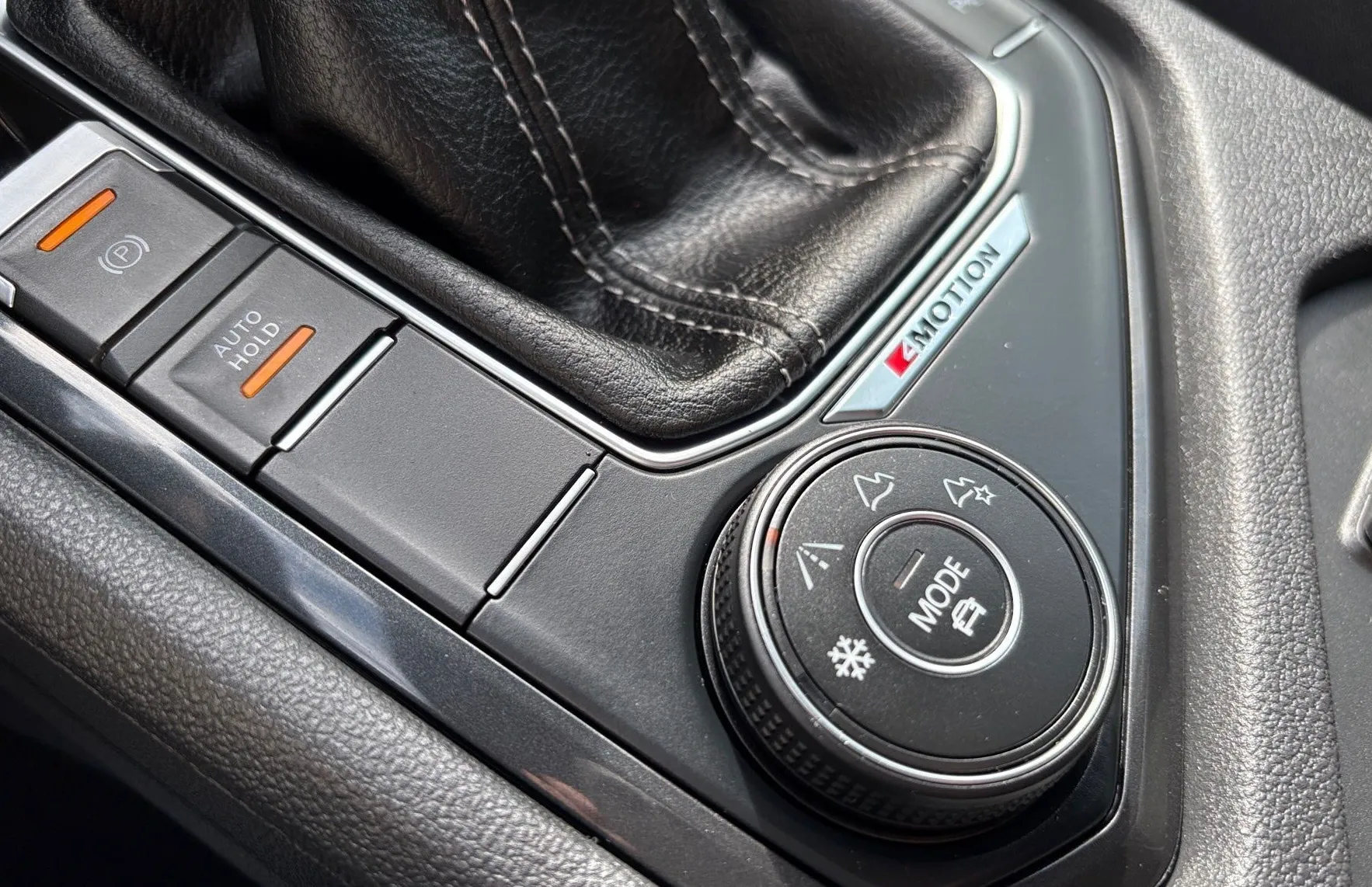 Zunanja slika - VW Tiguan - 2.0 TDI 4M DSG R-Line Black Line 360 Kamera - 19