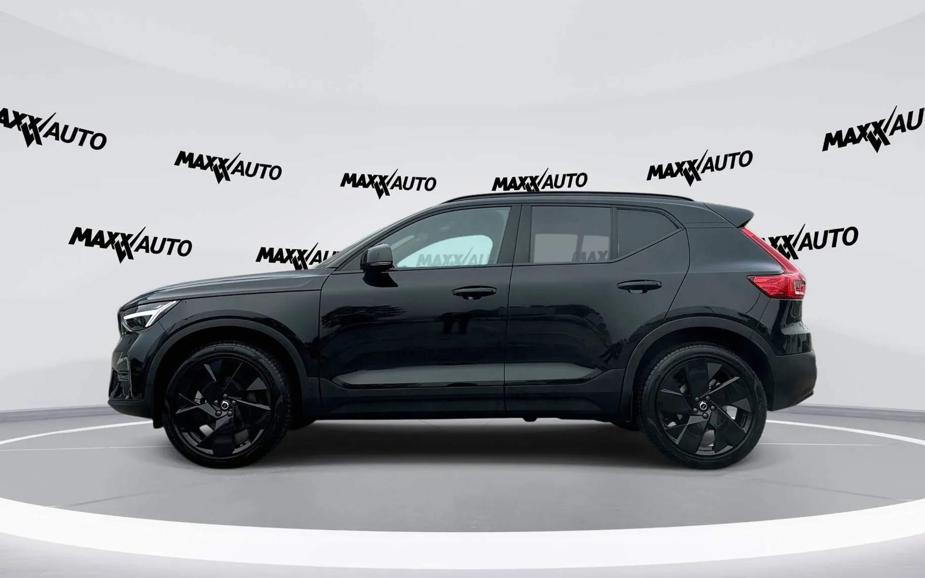 Notranja slika - Volvo XC40 - B3 P Plus Black Edition Avt. - 8