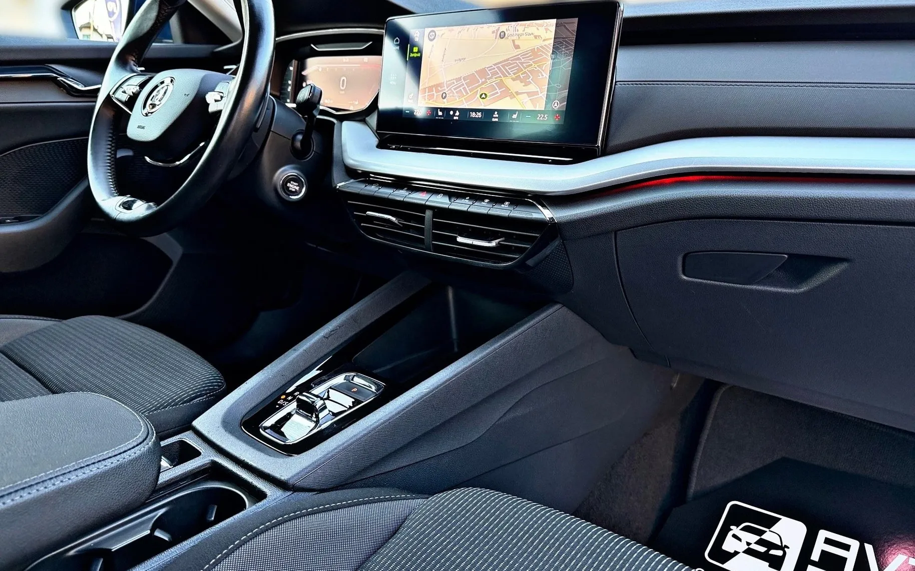Notranja slika - Škoda Octavia - Combi 2.0 TDI DSG-VIRTUAL-LED-AMBIENT-1.LASTNIK - 10