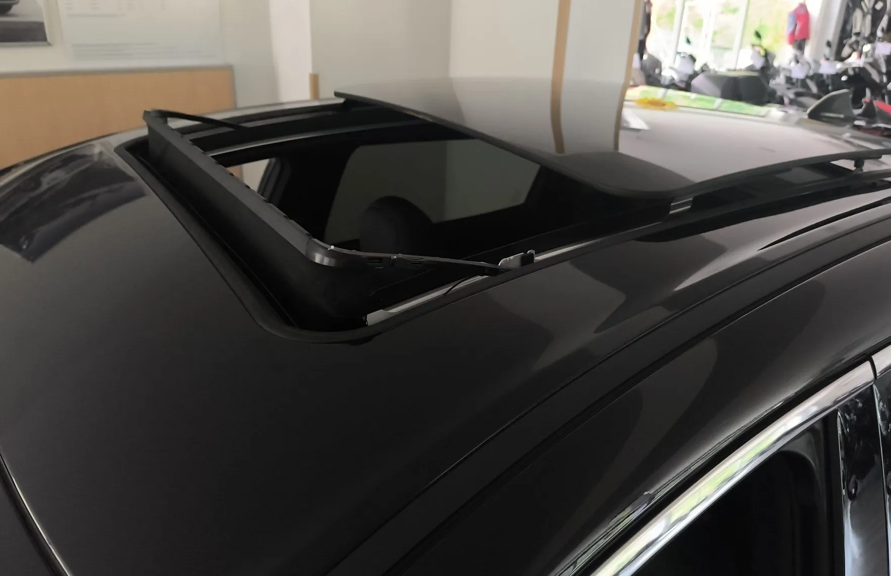 Zunanja slika - Vinfast VF8 - 87.7kWh AWDPlus408PS-GRATIS POLNILNICA 22KW-ZALOGA - 17