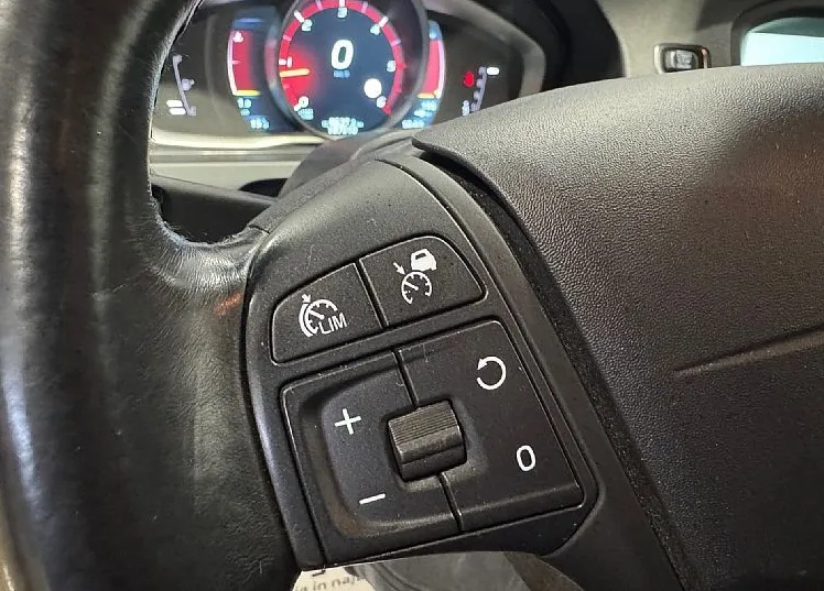 Zunanja slika - Volvo V60 - D3 Momentum-XENON-PDC-NAVI - 19