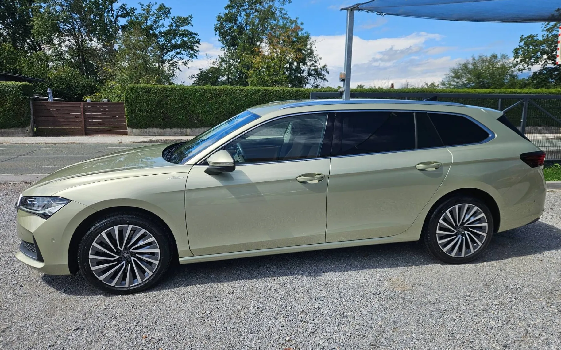 Zunanja slika - Škoda Superb - Combi 4x4 2.0 TDI L K DSG CANTON HLAJENJE SED. 3.. - 6