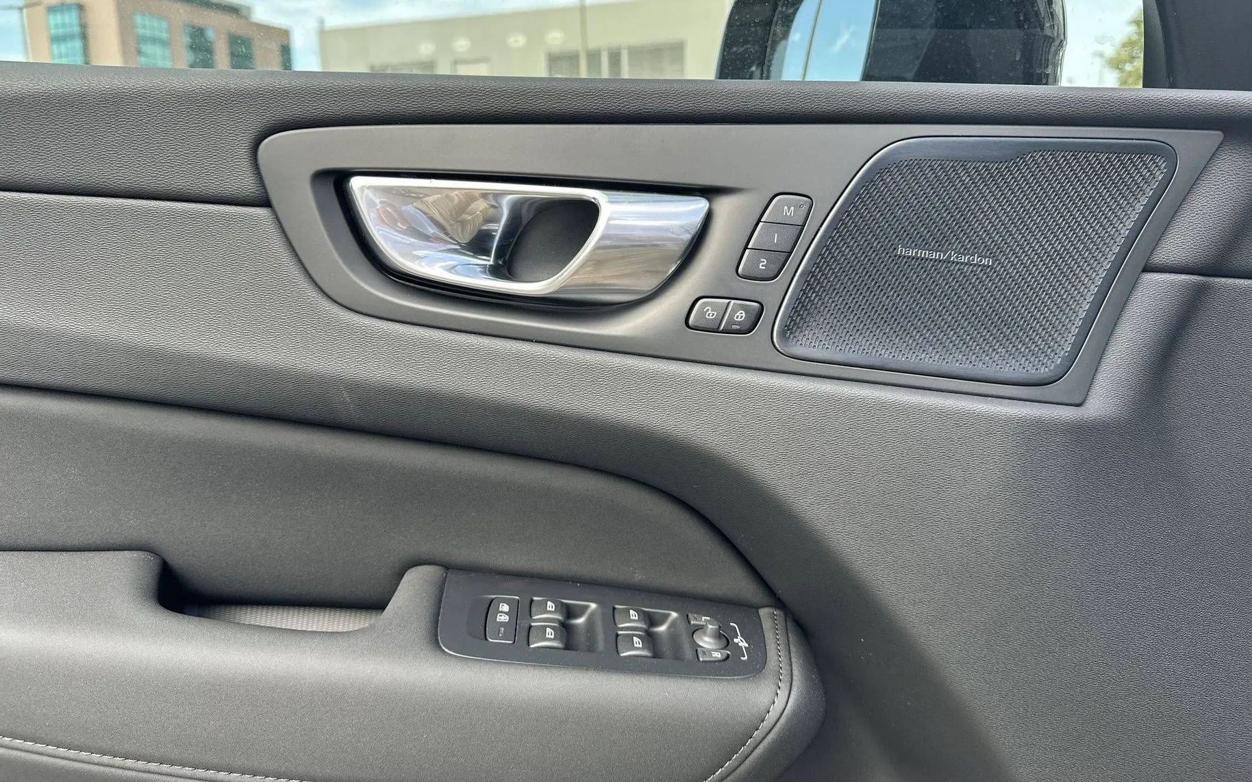 Notranja slika - Volvo XC60 - B5 P AWD Plus Dark Avt. - 13