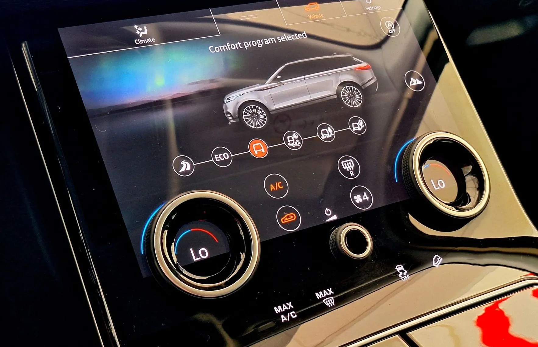 Zunanja slika - Land Rover Range Rover Velar - 2.0 TD Base Aut.•ALCANTARA•KAMERA•ALU20•VL.KLJU - 16