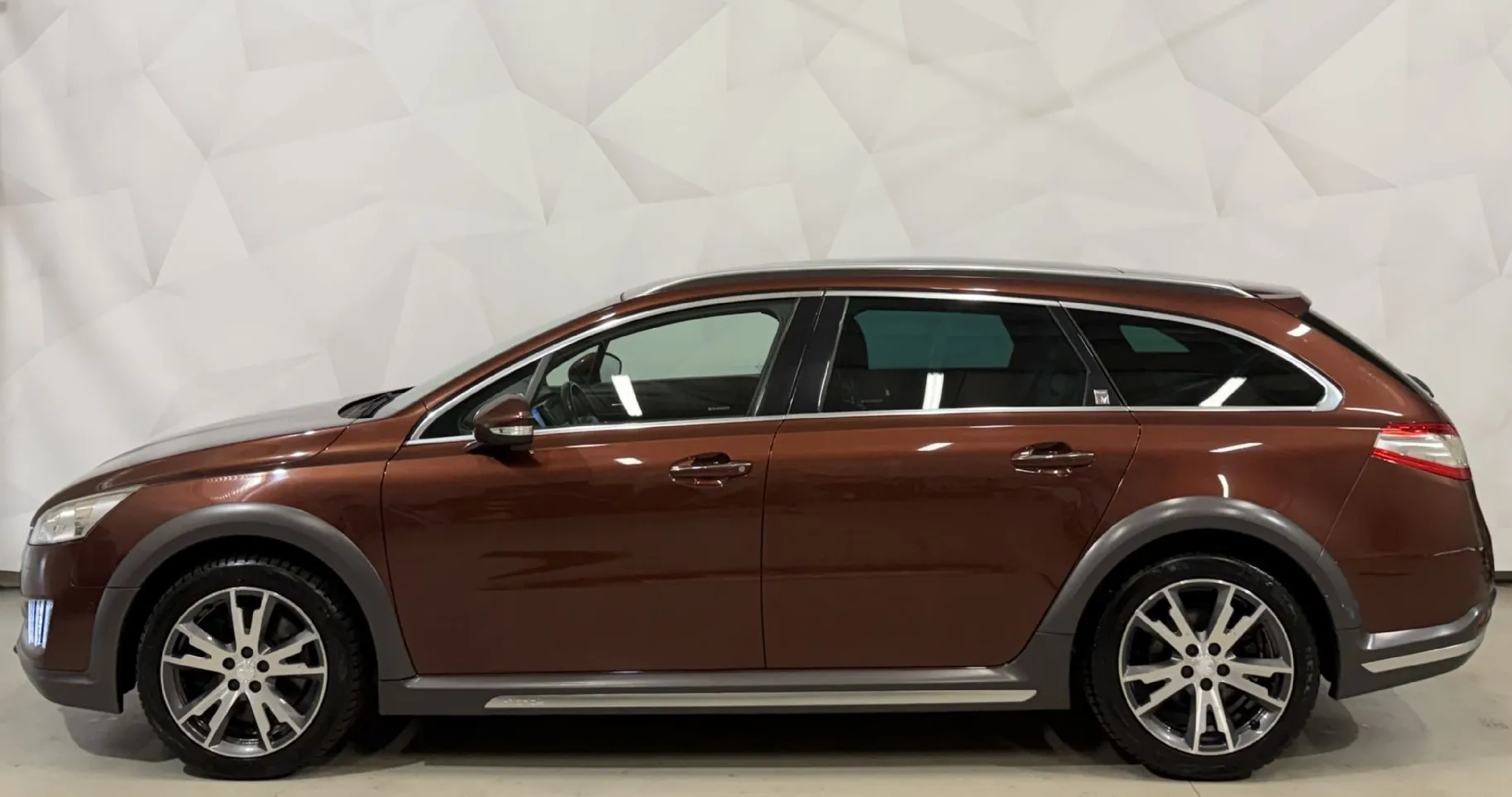 Zunanja slika - Peugeot 508 - RXH Hybrid4 2.0 HDi-4X4-BI-XENON-NAVI-PDC-F1-TEMPO - 3