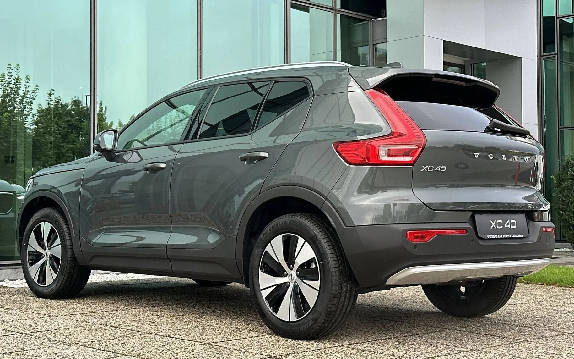Notranja slika - Volvo XC40 - B3 P Core AT DCT... - 7