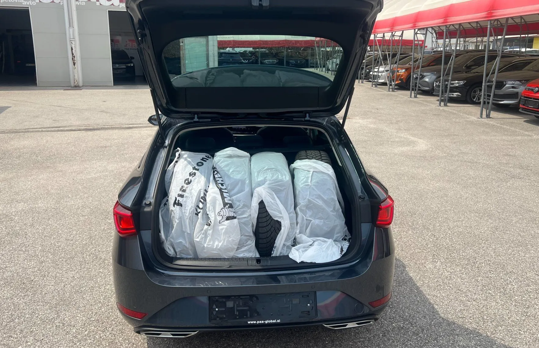 Zunanja slika - Seat Leon - ST 2.0 TDI FR DSG.NEMŠKI+4ALU.PANORAMA.GRE.SEDEŽEV - 19