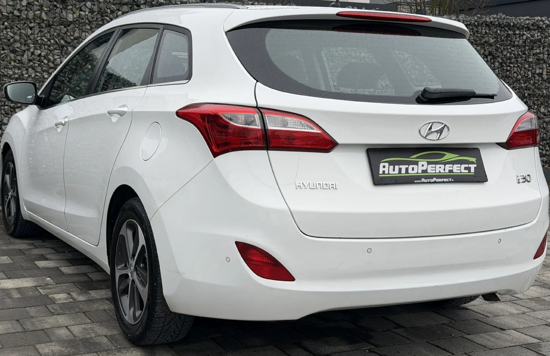 Zunanja slika - Hyundai i30 Wagon - 1.6 CRDI|GR.SED|2CON|TEMPOMAT - 4